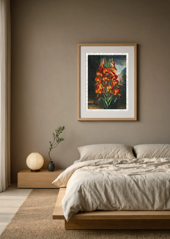 Puzzle en bois de la planche de lys tigré encadré et suspendu au mur au-dessus d'un lit dans une chambre épurée au style Japandi.