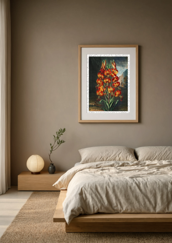 Puzzle en bois de la planche de lys tigré encadré et suspendu au mur au-dessus d'un lit dans une chambre épurée au style Japandi.